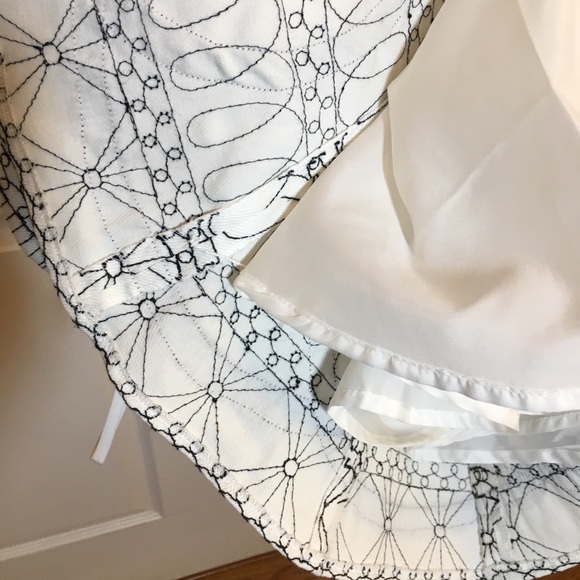 WD-NY White and Black Size 8 Skirt - Picture 7 of 7